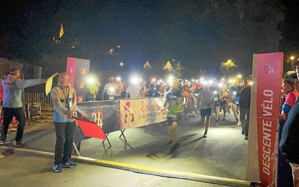 « C'est incomparable ce qu'ils font » : ces fous de triathlon jusqu'au bout de la nuit et de l'effort sur le T24 de Carantec