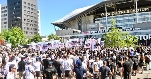 Football. « Il n'a respecté personne, encore moins l'OL » : paroles de supporters remontés contre John Textor