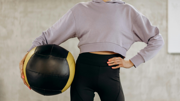Pour brûler des calories après 50 ans sans aller à la salle : voici l'accessoire fitness de mamie qu'il faut avoir chez soi