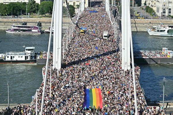 En Hongrie, Orban défié par une marche des fiertés à l'affluence record