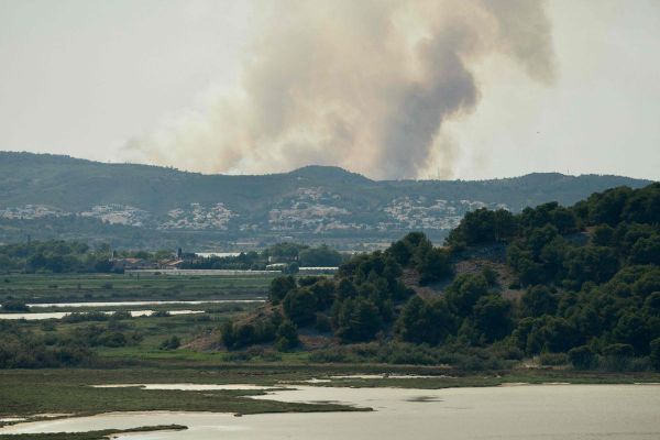 Importants feux de forêt dans l'Aude, un camping évacué