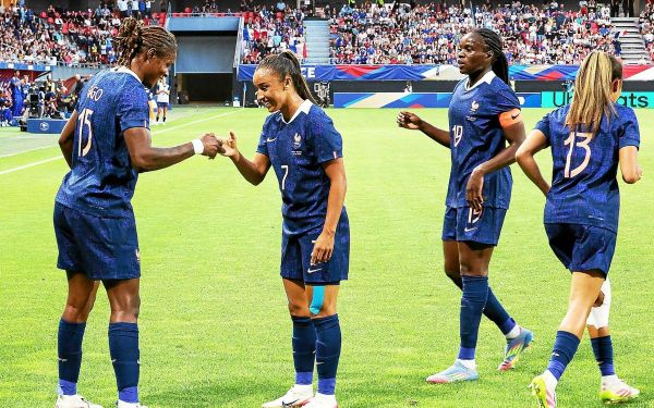 A quelques jours du début de l'Euro féminin, la Brestoise Griedge Mbock surveillée « au jour le jour »