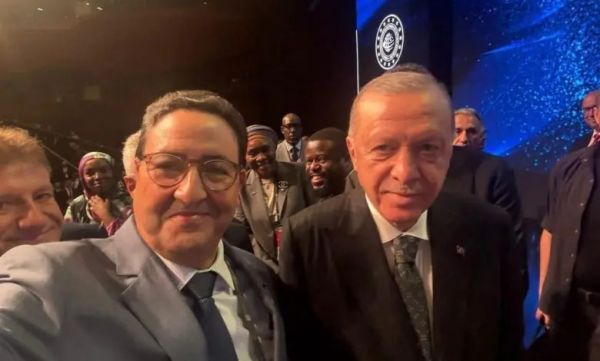 Forum à Istanbul : un ministre marocain critiqué pour un selfie avec Erdoğan