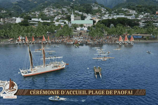 REPORTAGE Les peuples du Pacifique célèbrent l'arrivée des pirogues Hōkūle'a et Hikianalia à Tahiti