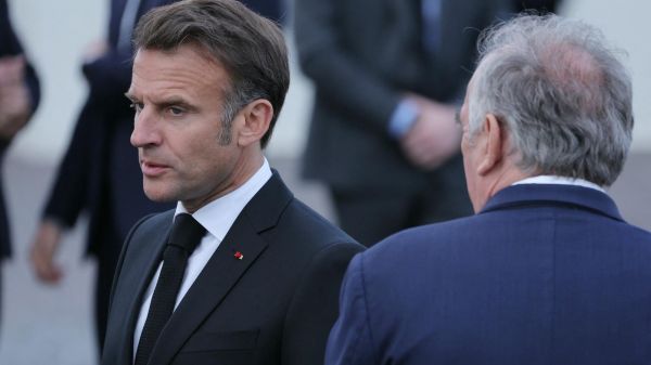 Comment la musique d'une nouvelle dissolution gagne peu à peu les politiques