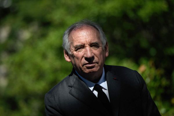 « Venez voir s'il y a des apéros. Jamais » : Bayrou défend son rythme de travail « de 7h30 à minuit »