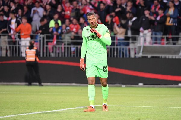 Mercato FC Nantes : Énorme revirement pour Alban Lafont ?
