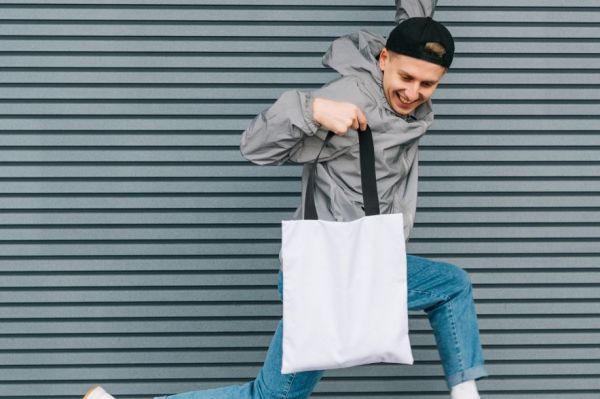 Un tote-bag offert plein de surprises vous attend pour les soldes à Parly 2