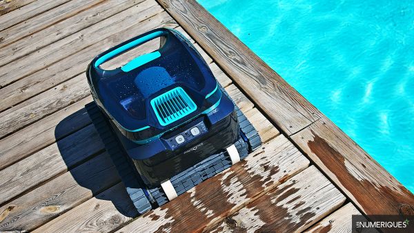 Test Robot de piscine Maytronics Dolphin Liberty 600 : un double filtre comme meilleur atout