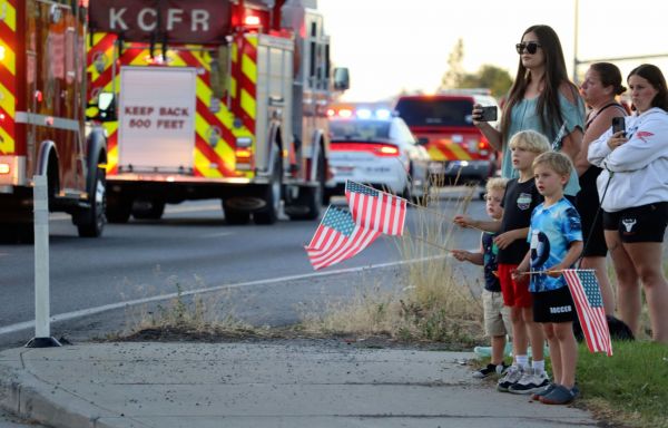 Des pompiers pris pour cible en pleine intervention par un tireur aux États-Unis