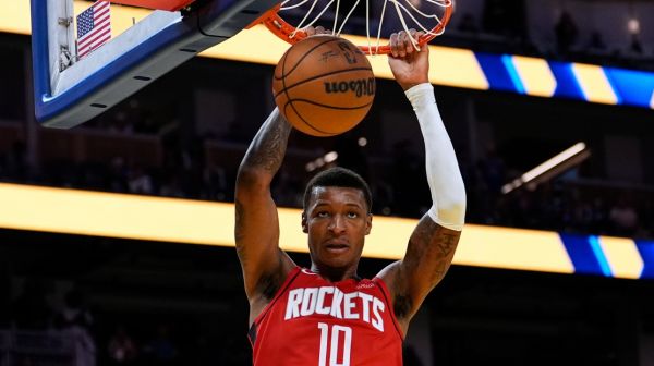 Un autre membre du noyau des Rockets sous contrat