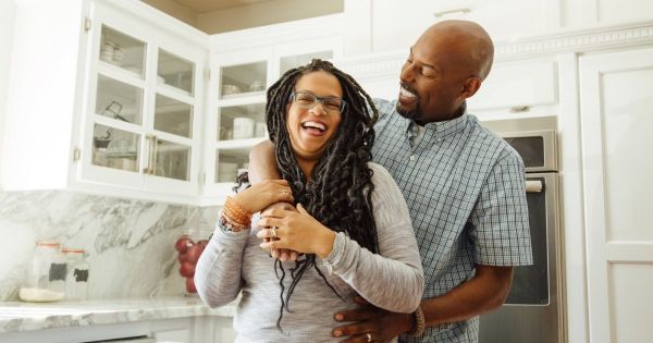 Après avoir allaité son mari, elle cherche à induire sa lactation pour recommencer