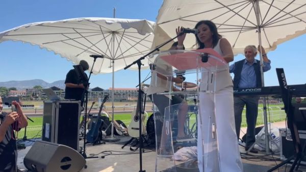 Après son éviction de la présidence de 13 Habitat, Nora Preziosi réunit ses proches à l'hippodrome Borély