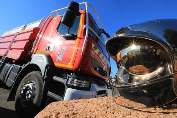 Le feu parti d'un tas de compost est maîtrisé à Pierrefeu, prudence si vous circulez sur la RD 14