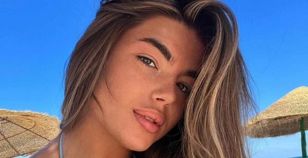 "Contrainte de faire des choses...", Loanne, la compagne d'Adil Rami, brise le silence sur sa jeunesse et ses agressions sexuelles