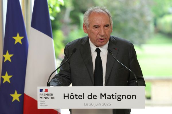 Censure, dissolution: Bayrou de plus en plus menacé