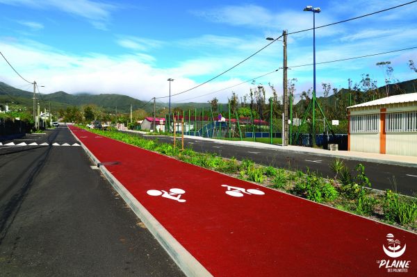 Plaine des Palmistes : la rue Louis Carron réaménagée et plusieurs axes cyclables inaugurés