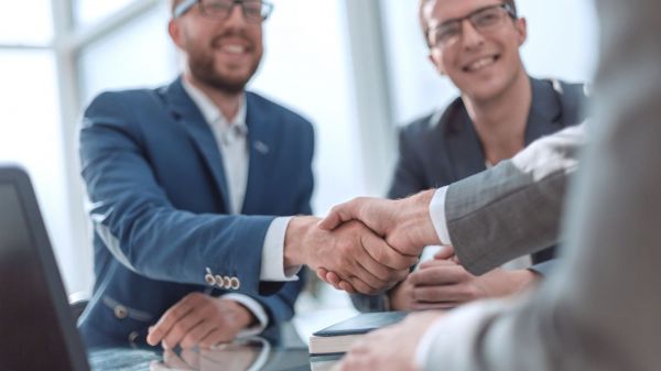 Devenir la banque principale des clients, le gros défi des banques en ligne et des néobanques