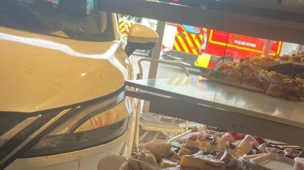 Marne : un mois après l'accident ayant blessé 8 personnes, la boulangerie de Warmeriville rouvre et la sécurité s'organise