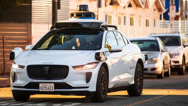 Actualité : Elle se fait percuter violemment par un véhicule autonome : la sécurité des piétons refait débat