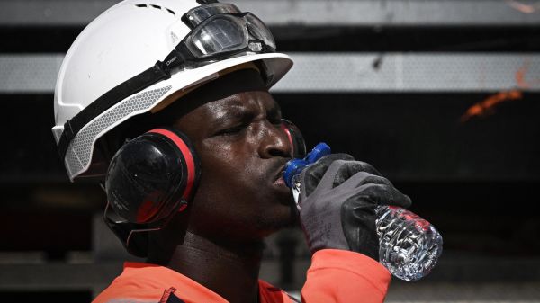 Avec la canicule, est-il possible de ne pas venir travailler ? Voici ce que dit le Code du Travail