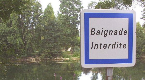 La baignade était interdite, un adolescent se baigne quand même dans la rivière et meurt noyé