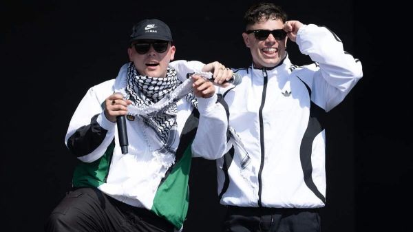 Le gouvernement britannique condamne les propos anti-Israël de rappeurs au festival de Glastonbury