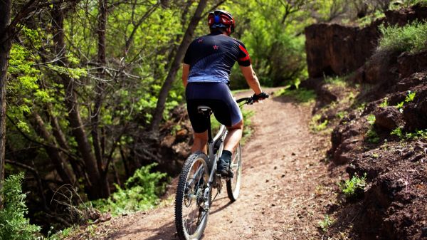 Yoga en altitude, VTT extrême, biathlon laser... Nouvelles activités estivales à Piau-Engaly
