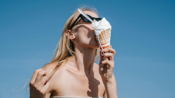 "La seule glace de supermarché qui ne ruine pas la ligne" : peu calorique et peu sucrée, voici la crème glacée healthy à connaître cet été, selon une nutritionniste