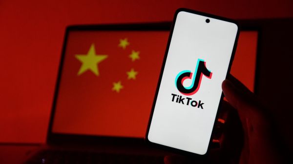 Le rachat de TikTok aux États-Unis réalisé par des gens « très riches » assure Donald Trump