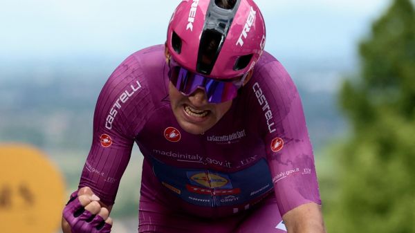 La collision spectaculaire entre Mads Pedersen et un enfant au Danemark en pleine course