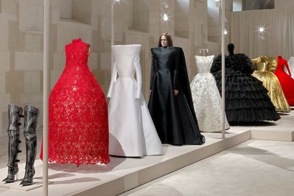 Balenciaga par Demna : l'exposition gratuite qui retrace 10 ans de mode radicale