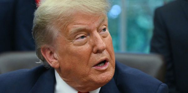 Accords commerciaux: Donald Trump balaye des accusations d'actes hostiles envers la Chine