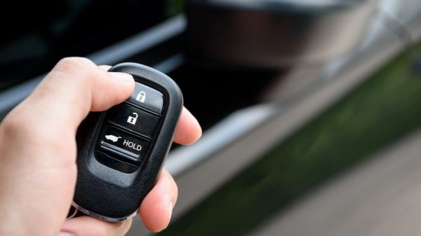Voici pourquoi ces automobilistes mettent leurs clés dans le micro-ondes (ce n'est pas si aberrant)