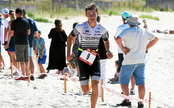Victor Cam, Emmanuelle Millot, Adèle Pavis et Elouen Gueudoux brillent sur le triathlon de Plœmeur