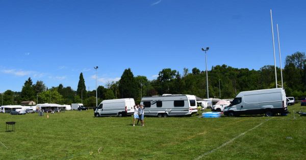 Montbard. Gens du voyage : une cinquantaine de caravanes s'installent illégalement sur le terrain de rugby