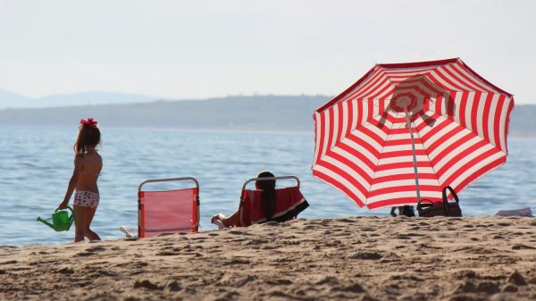 Faire manquer l'école à ses enfants pour partir plus tôt en vacances n'est pas sans risque, voici ce que dit la loi