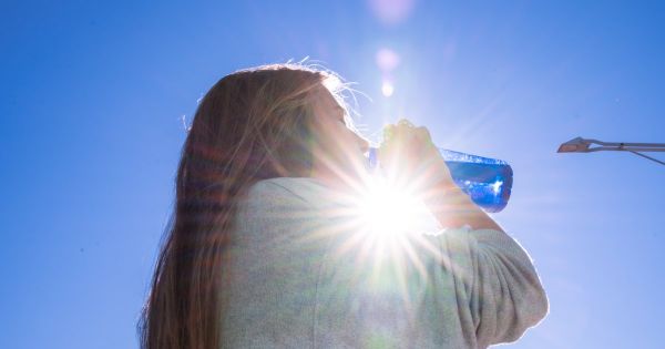 7 choses qu'il ne faut jamais faire quand il fait chaud, d'après les médecins