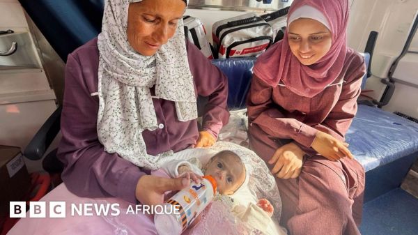 Le soulagement d'une mère après l'évacuation vers la Jordanie de son bébé souffrant de malnutrition à Gaza