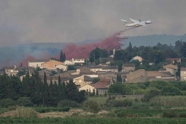 Plus de 300 hectares brûlés dans l'Aude après un incendie déclenché par un barbecue transporté sur l'autoroute