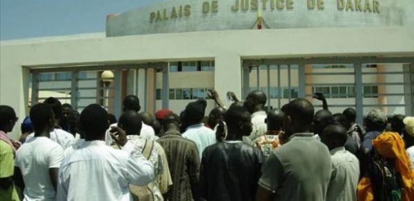 La grève des travailleurs de la Justice paralyse le pays : l'État doit agir d'urgence