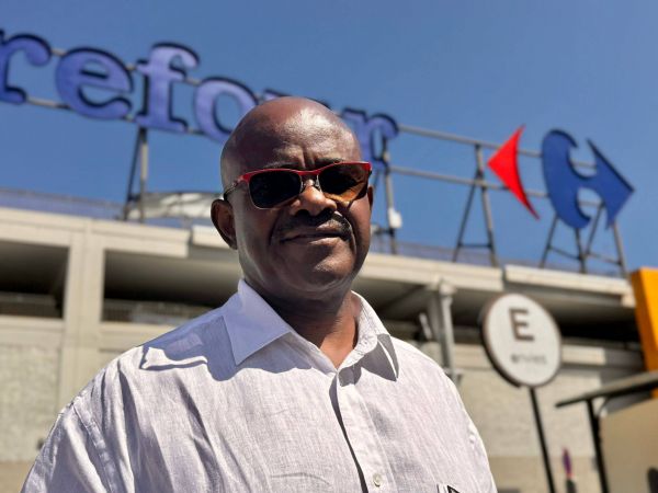 "Agent de sécurité, c'est savoir rester humain" :  vigile depuis 34 ans à Carrefour, il prend sa retraite et revient sur son métier, son "coup de foudre"