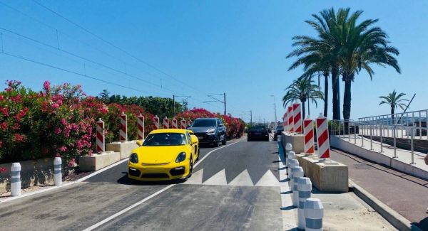 "Le plus gros dos d'âne que t'as jamais vu de ta vie": un aménagement routier près de Nice tourné en dérision sur les réseaux sociaux