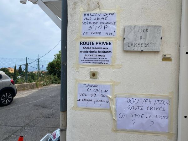 "Pour nous, c'est l'enfer": les riverains de l'avenue Durandy, fermée depuis plus d'un an à Nice, ne supportent plus les véhicules déviés sous leurs fenêtres