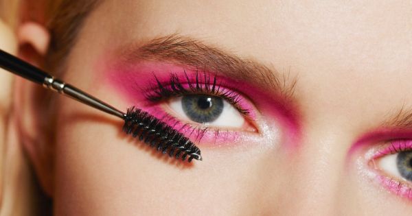 "C'est un rituel bien-être qui va au-delà de l'apparence": quand le maquillage se transforme en allié de la santé mentale