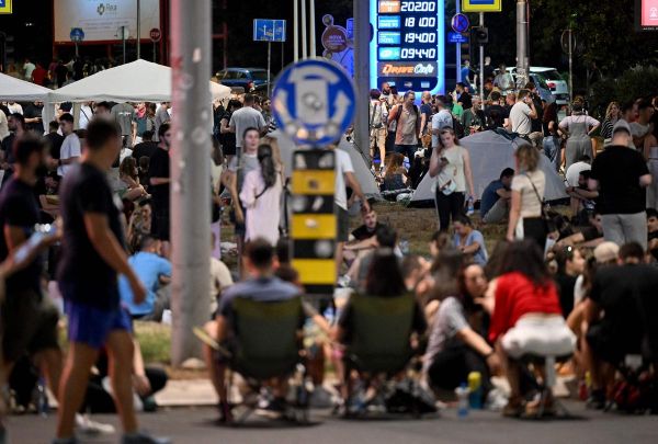 Serbie : après la manifestation géante de samedi, des barricades dans les rues de Belgrade