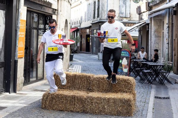 7 ans après sa victoire, Junior remporte encore la course des garçons de café d'Angoulême