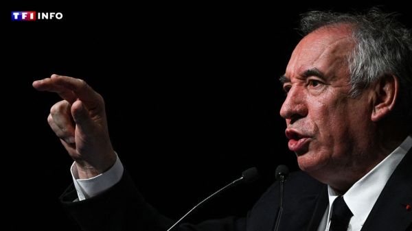 Elle sera examinée mardi, François Bayrou de nouveau menacé par une motion de censure | TF1 INFO