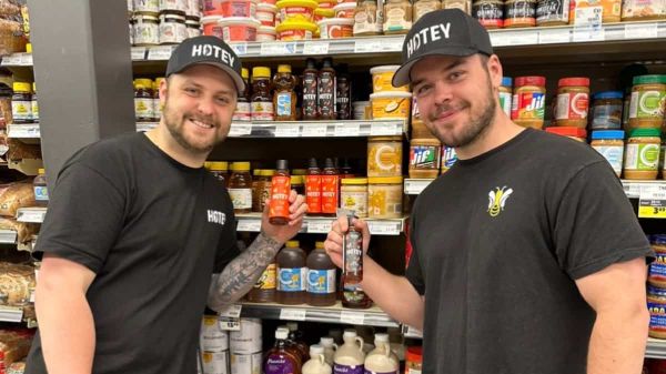 Deux entrepreneurs de Québec prêts à conquérir la province avec leur nouveau miel épicé