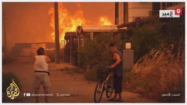 Incendies dévastateurs à Izmir : les flammes atteignent des zones résidentielles